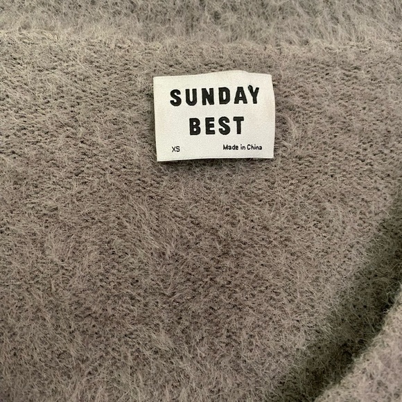 Aritzia Sunday’s Best Cropped V Neck Sweater - Picture 3 of 5